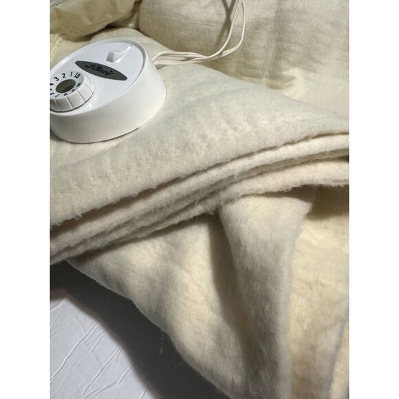 Vintage St. Mary's Heated Electric Blanket Full Size Automatic Cream Satin Trim - Picture 2 of 7